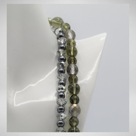 Gray and Silver Colour Beaded Jewelry Set - Picture 4 of 6